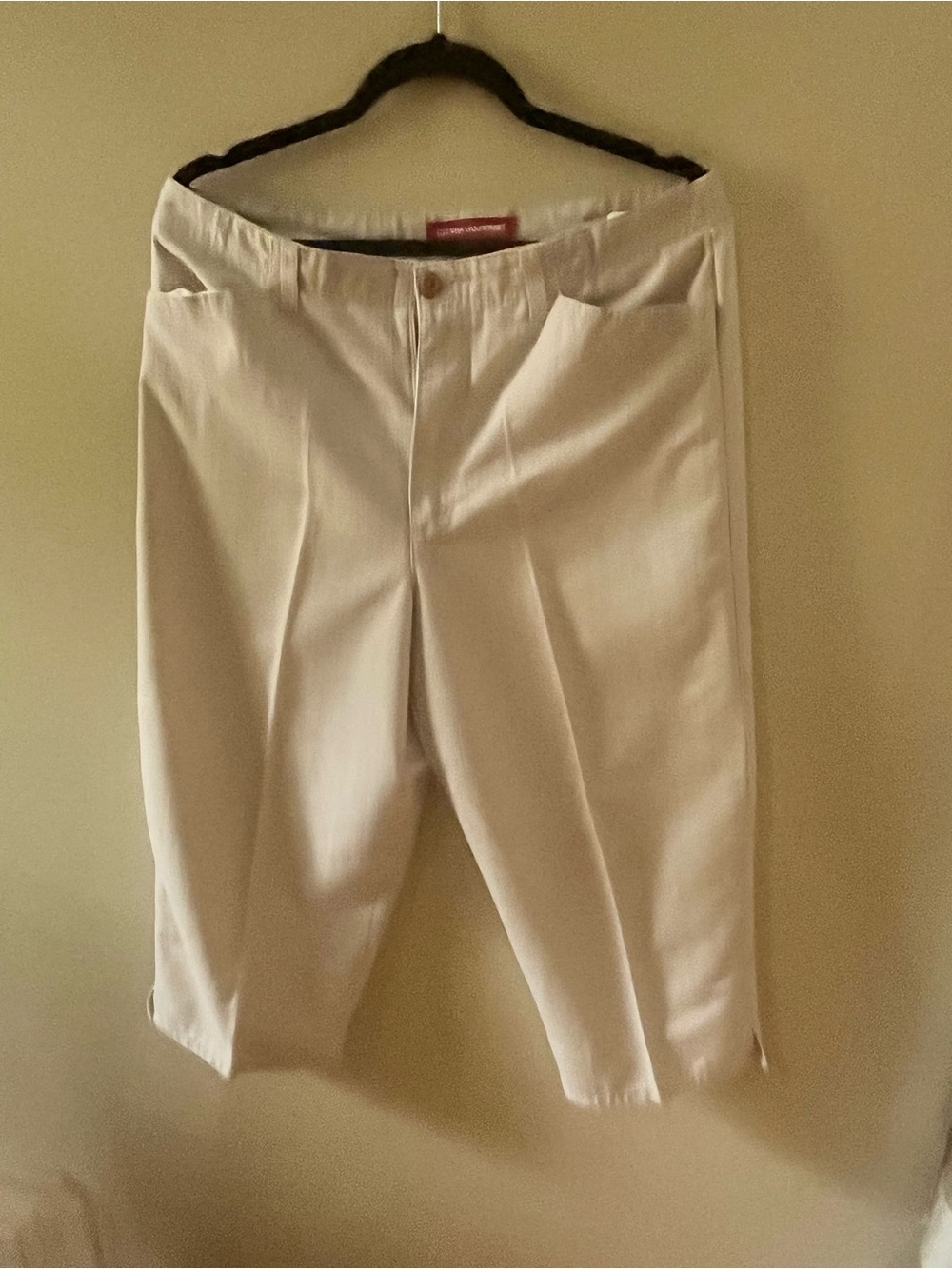 Gloria Vanderbilt Cream Flat-Front ladies capri, new